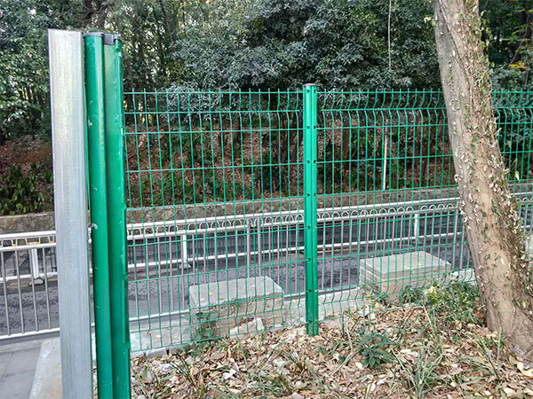 華中師范大學校園綠化植被區隔離網欄